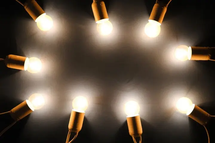 Żarówki LED: Ile prądu zużywają? Oszczędź do 90% na rachunkach