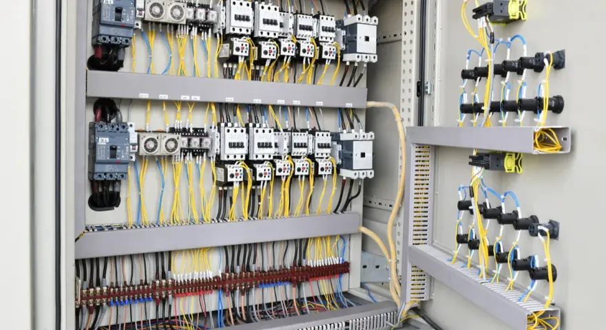 Rozdzielnica elektryczna w domu: Jak wybrać bezpieczną i przyszłościową?
