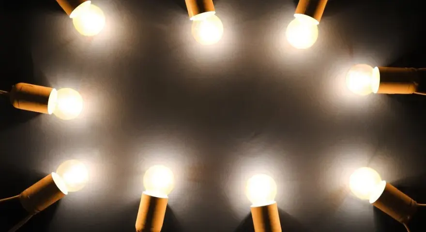 Żarówki LED: Ile prądu zużywają? Oszczędź do 90% na rachunkach