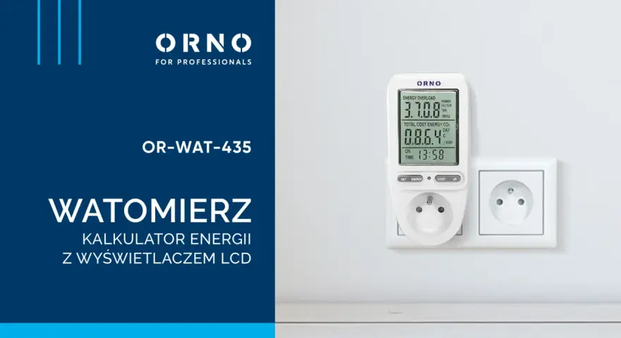 Biały watomierz ORNO OR-WAT-435 podłączony do gniazdka, pokazuje zużycie energii w kilowatogodzinach.